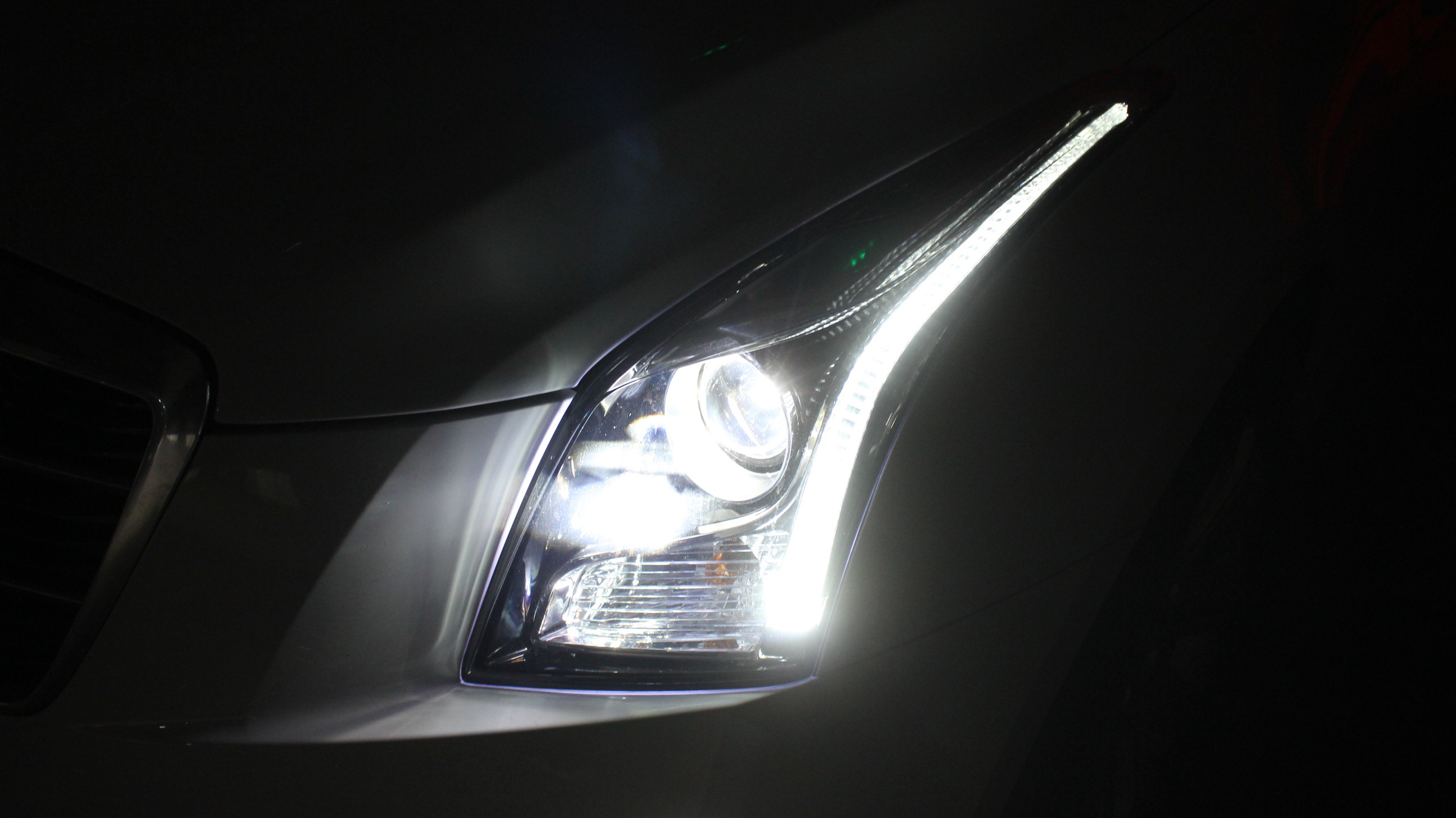 凯迪拉克ATS车灯升级格界LED双光透镜效果展示