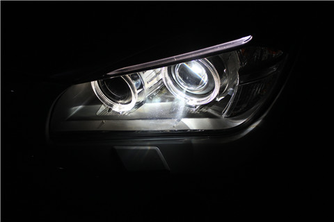 成都宝马X1车灯改装LED双光透镜效果展示