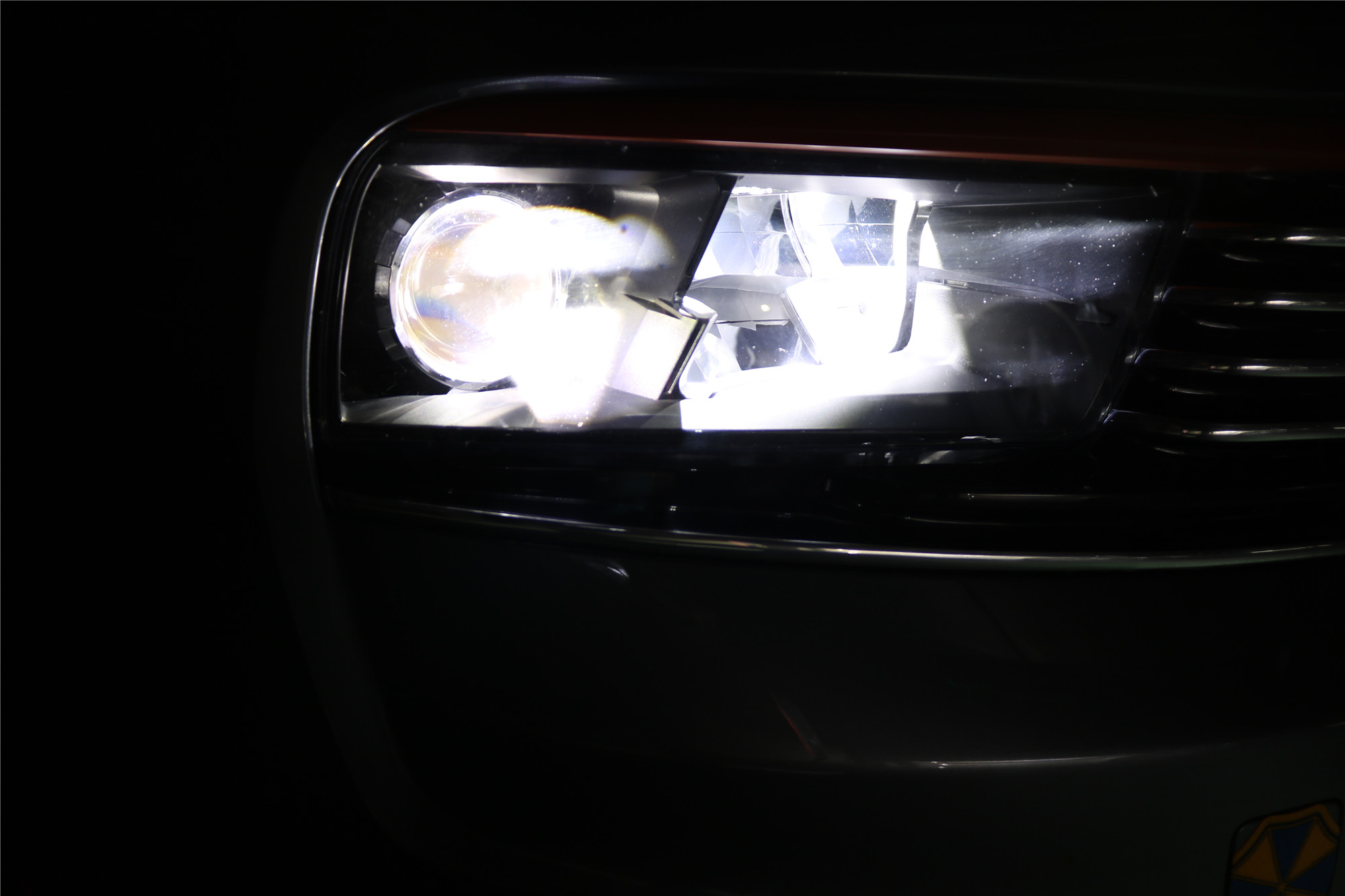 天一车灯领克01车灯改装米石三周年LED大灯效果展示